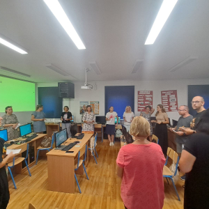 Using artificial intelligence in the classroom with critical thinking
