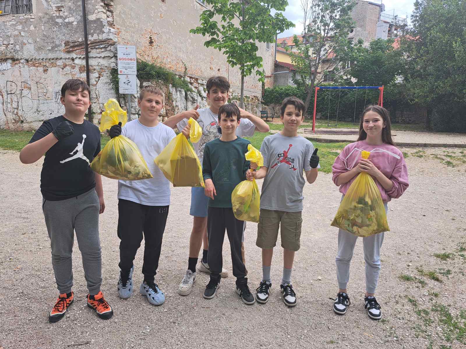 Čišćenje okoliša škole