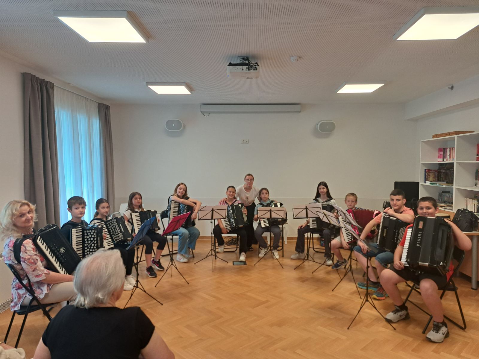 Raspjevani korisnici Doma za starije osobe